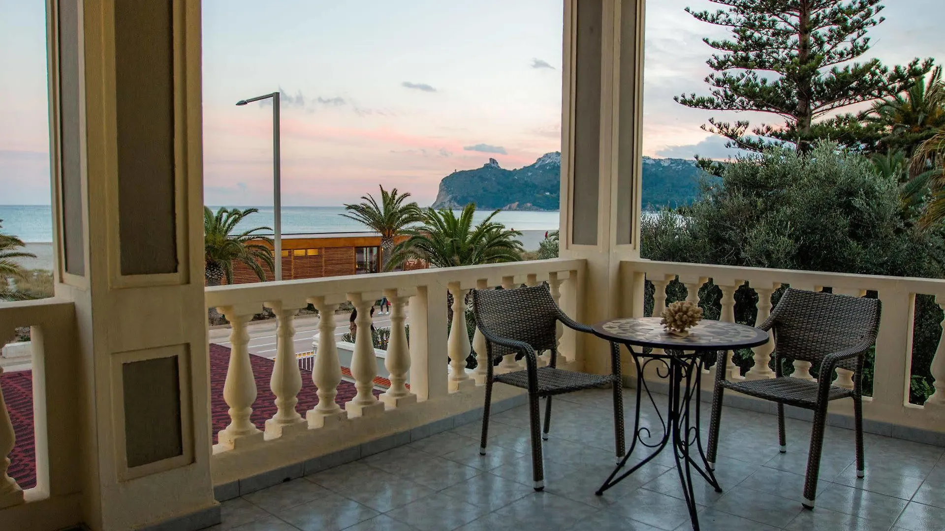 Hotel La Villa Del Mare contacts